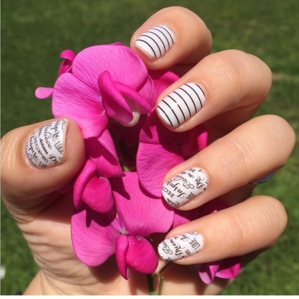 💅🏼3/$30💅🏼NEW Jamberry WORD TO THE WISE White with Black Writing Nail Wraps